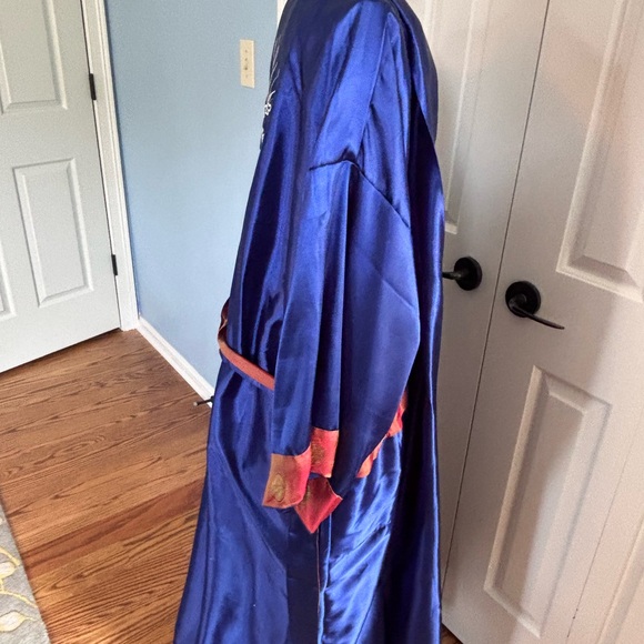 Red and Gold Patterned Robe - Picture 6 of 6